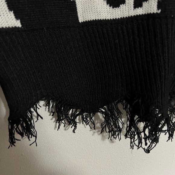 TRENDY THREADS‎ Cropped Cow Print Sweater with Fringe Hems Black White Wms Sz M - Picture 2 of 6